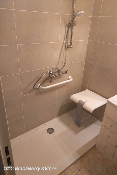 receveur extra- plat, siège de douche relevable