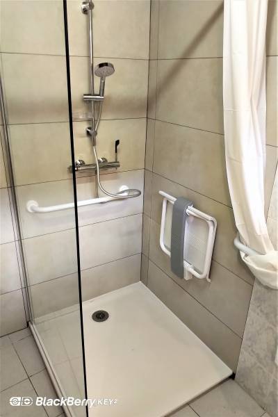 siége de douche relevé